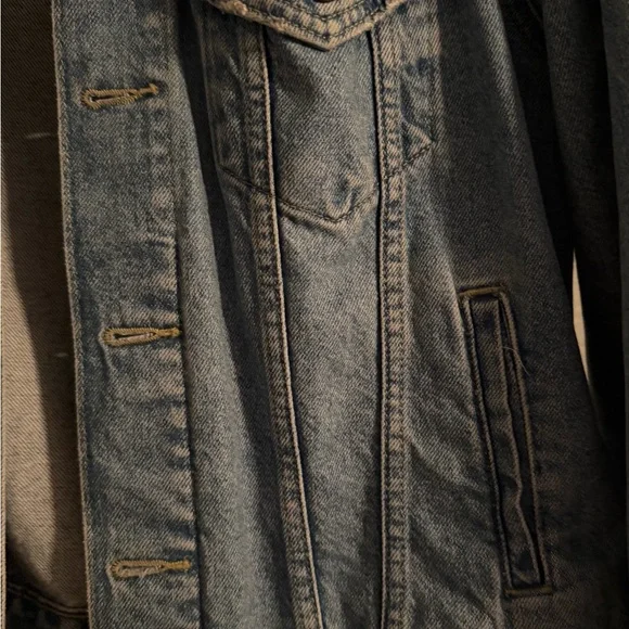 Levi's Women’s Distressed Light Wash Denim Jacket - Light Blue - Picture 4 of 9